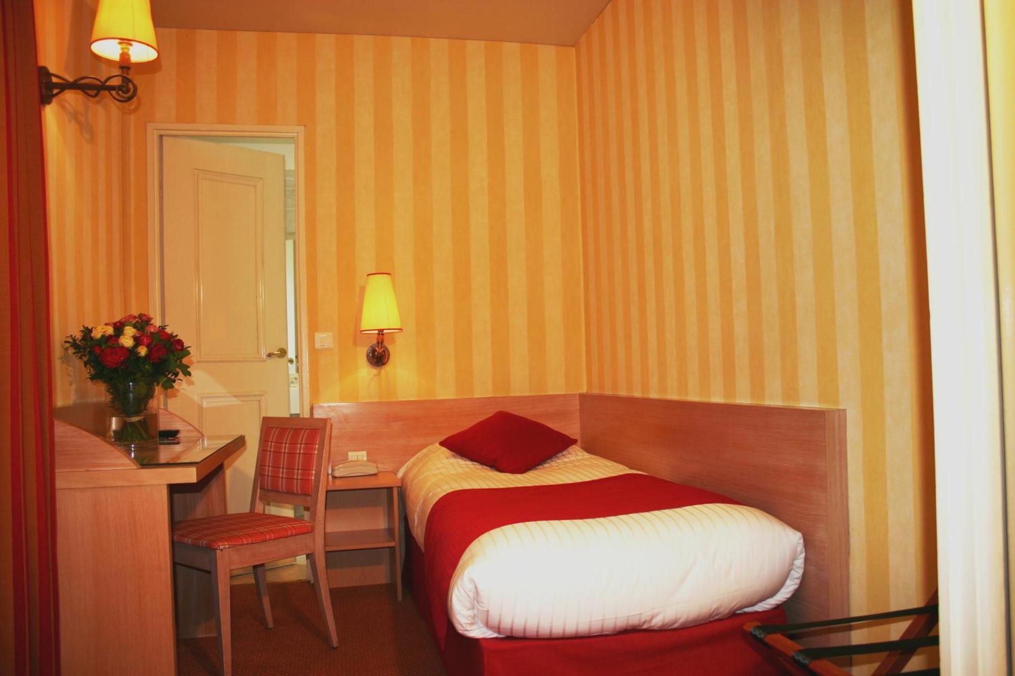 Hotel Delambre Paris Exterior photo
